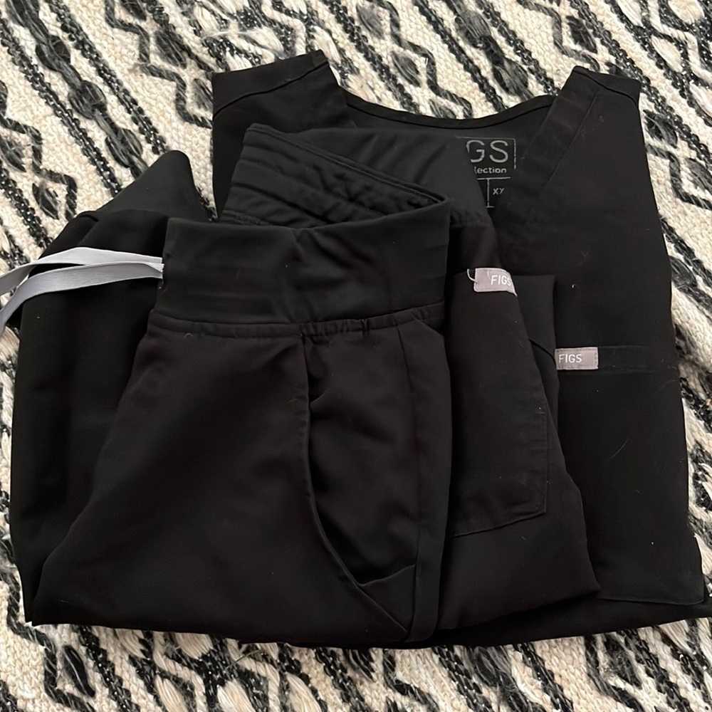 Figs XXS jogger and v neck scrub set